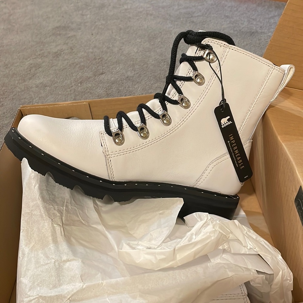 Sorel Lennox Lace boots NWT Size 7